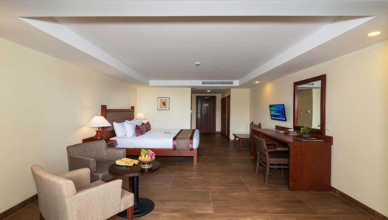 Hotel De La Renaissance Ciudad de Siem Riep Exterior foto