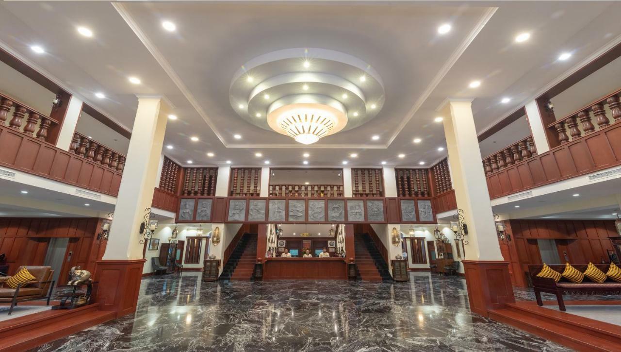 Hotel De La Renaissance Ciudad de Siem Riep Exterior foto